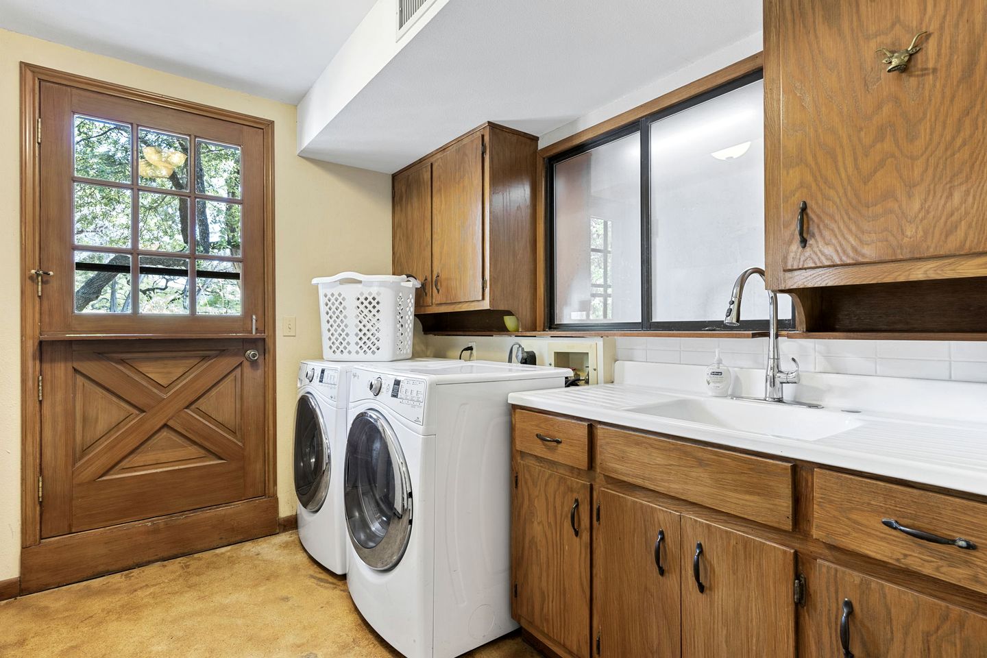 Excellent Riverfront Family Cabin Rental with Hot Tub in Wimberley, Texas