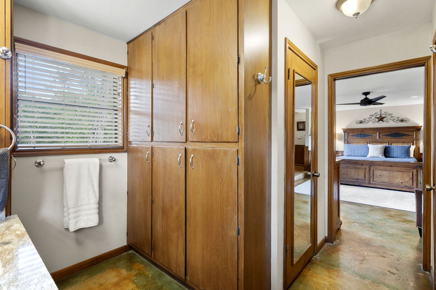 Excellent Riverfront Family Cabin Rental with Hot Tub in Wimberley, Texas