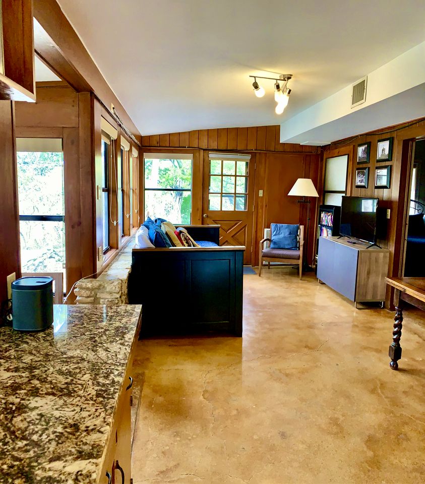 Excellent Riverfront Family Cabin Rental with Hot Tub in Wimberley, Texas