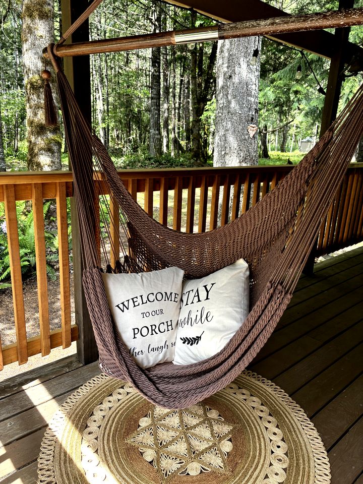 Charming Cabin Rental with Mountain Views in Packwood, Washington
