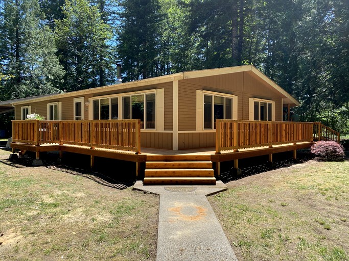 Cabins (United States of America, Packwood, Washington)