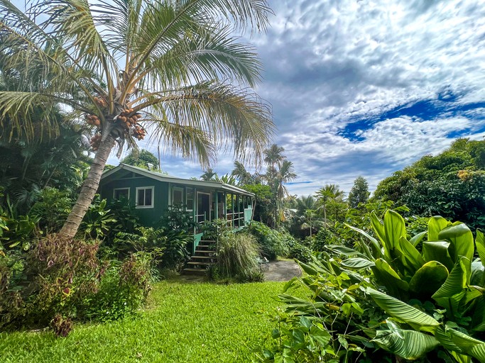 Cabins (United States of America, Kealakekua, Hawaii)