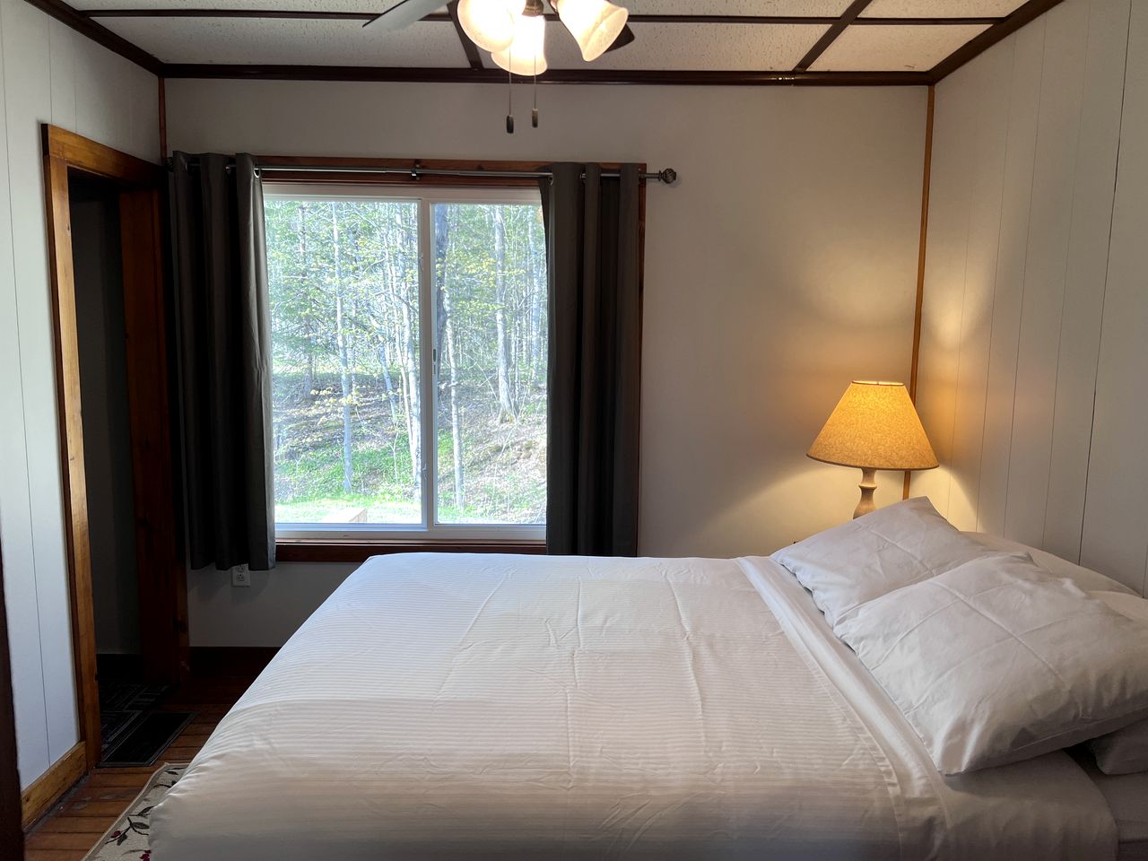 Spacious Modern Cabin with a Fire Pit near Apostle Islands in Wisconsin