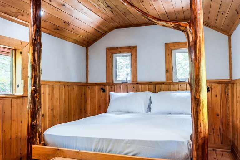 Cabins (Canada, Harrington, Quebec)