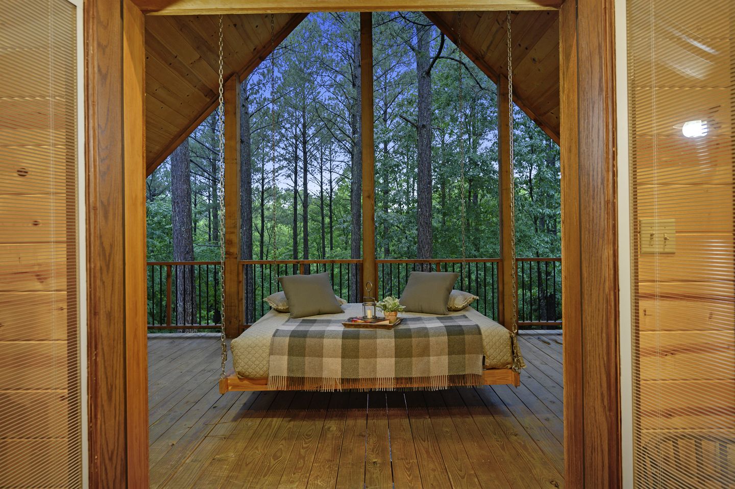 Secluded Cabin with Hot Tub Perfect for a Romantic Getaway in the Ouachita Mountains