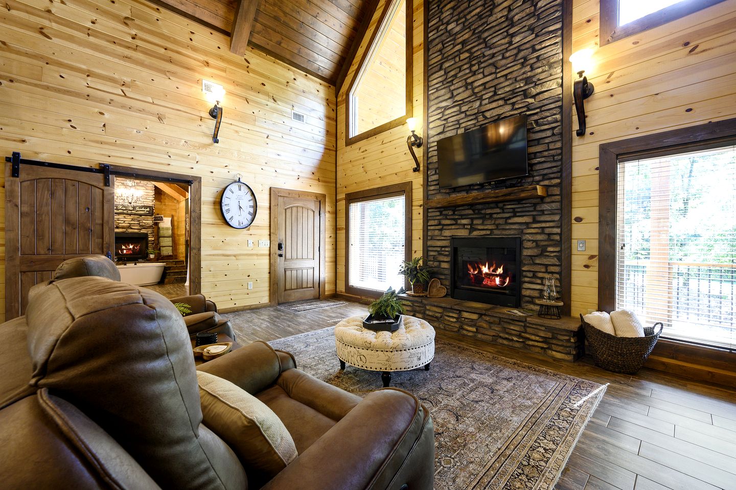 Secluded Cabin with Hot Tub Perfect for a Romantic Getaway in the Ouachita Mountains