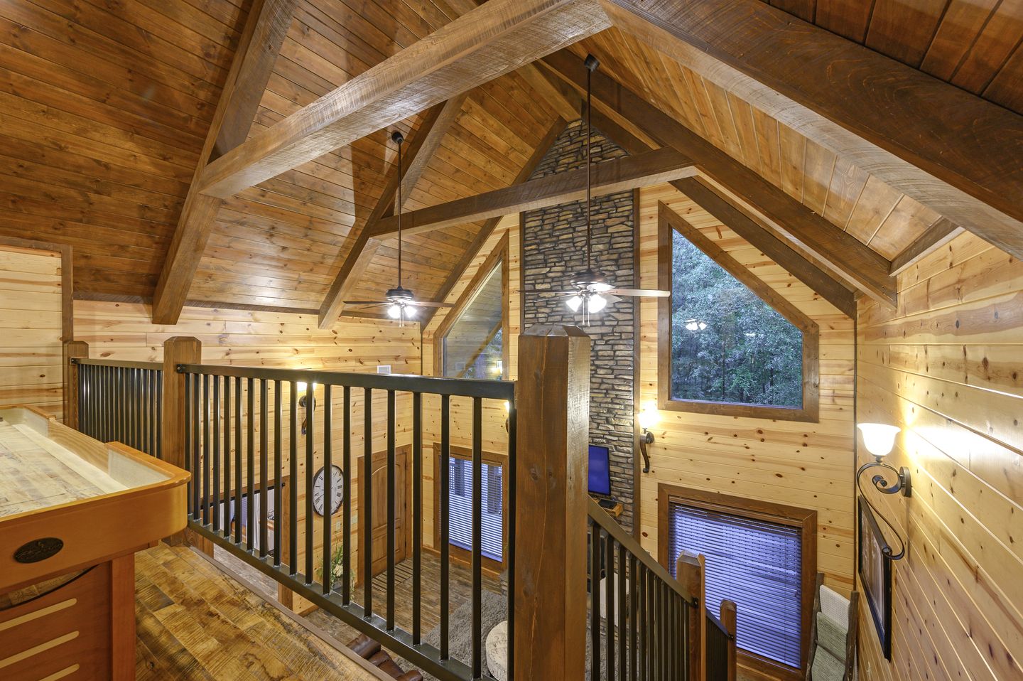 Secluded Cabin with Hot Tub Perfect for a Romantic Getaway in the Ouachita Mountains