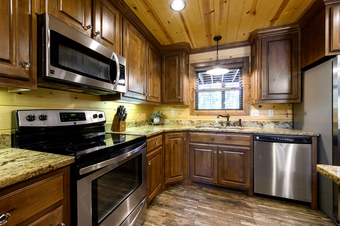 Secluded Cabin with Hot Tub Perfect for a Romantic Getaway in the Ouachita Mountains