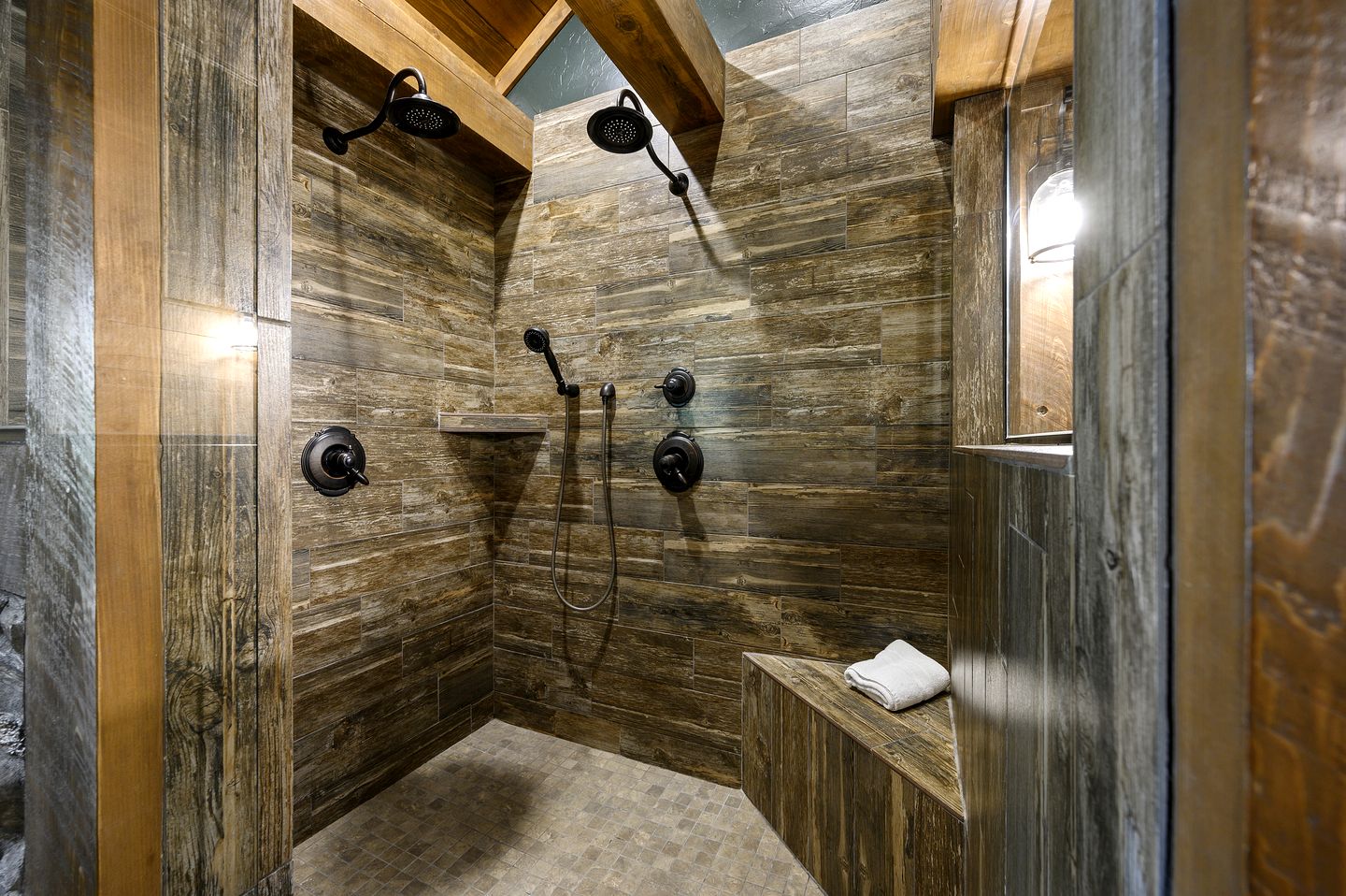Secluded Cabin with Hot Tub Perfect for a Romantic Getaway in the Ouachita Mountains