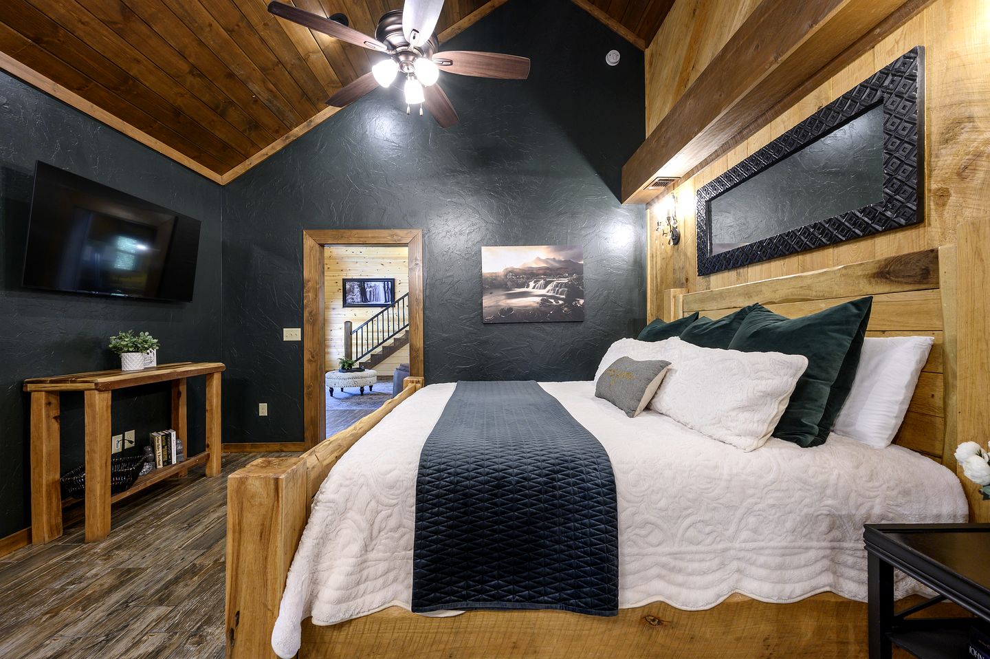 Secluded Cabin with Hot Tub Perfect for a Romantic Getaway in the Ouachita Mountains