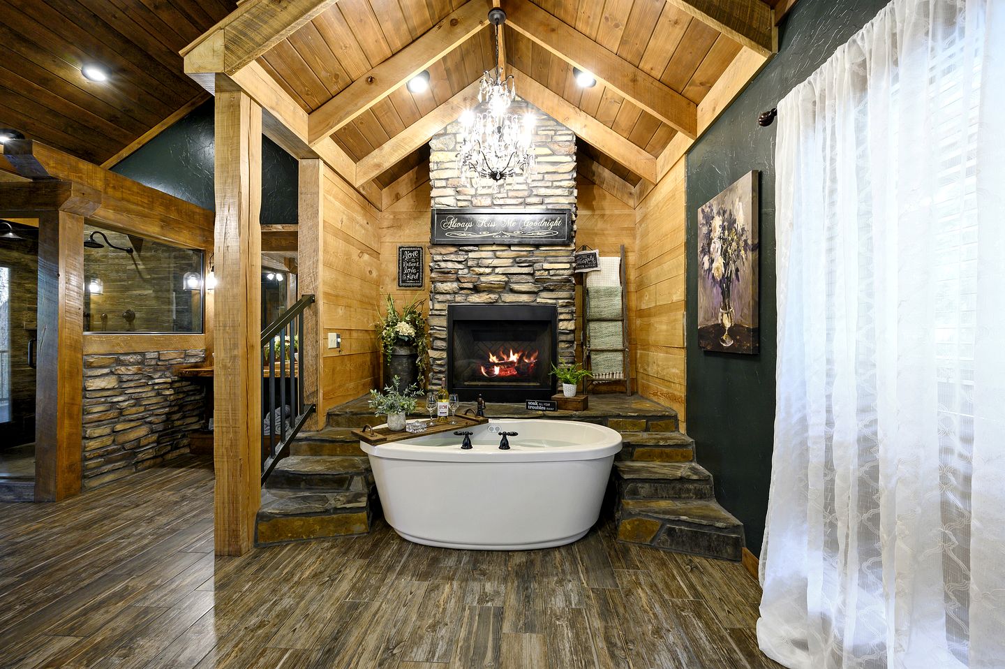Secluded Cabin with Hot Tub Perfect for a Romantic Getaway in the Ouachita Mountains