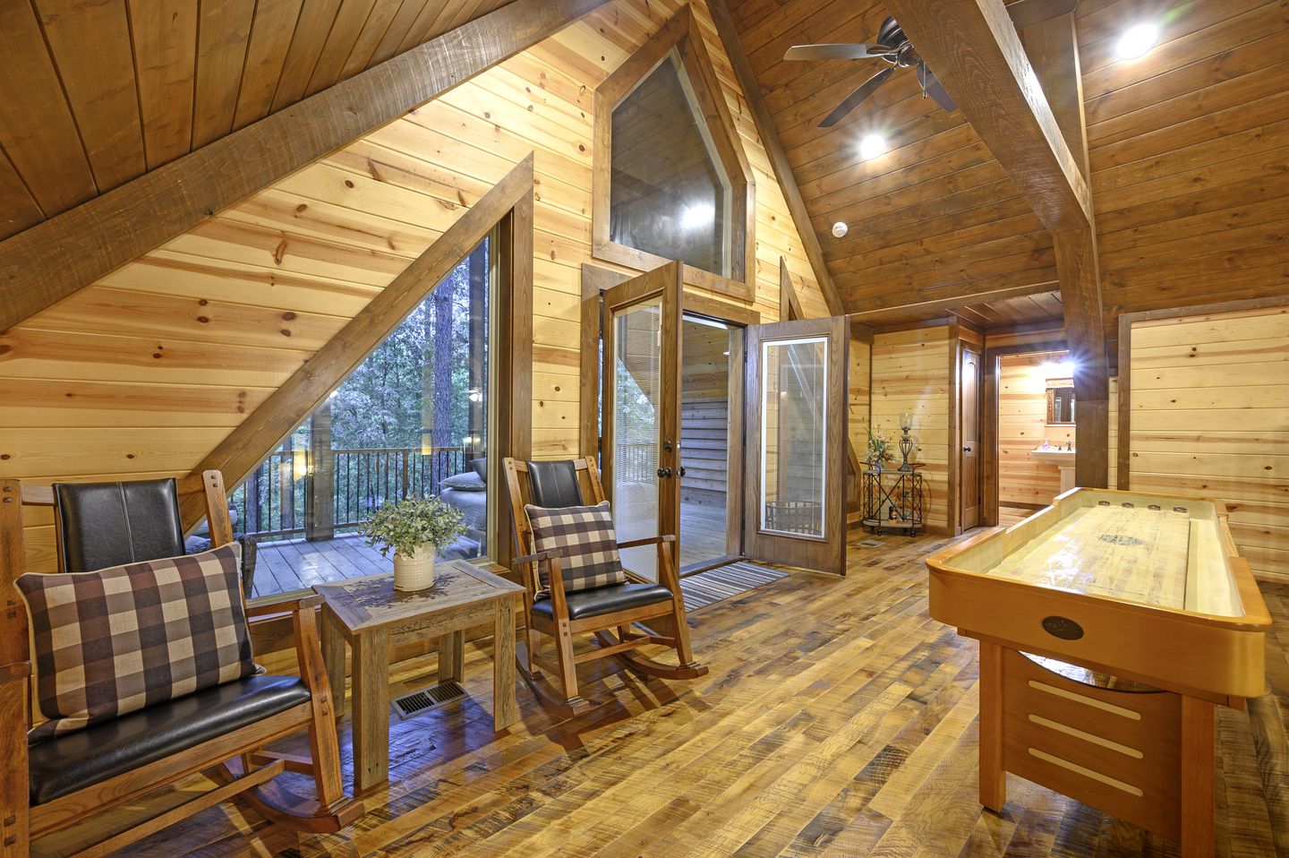 Secluded Cabin with Hot Tub Perfect for a Romantic Getaway in the Ouachita Mountains