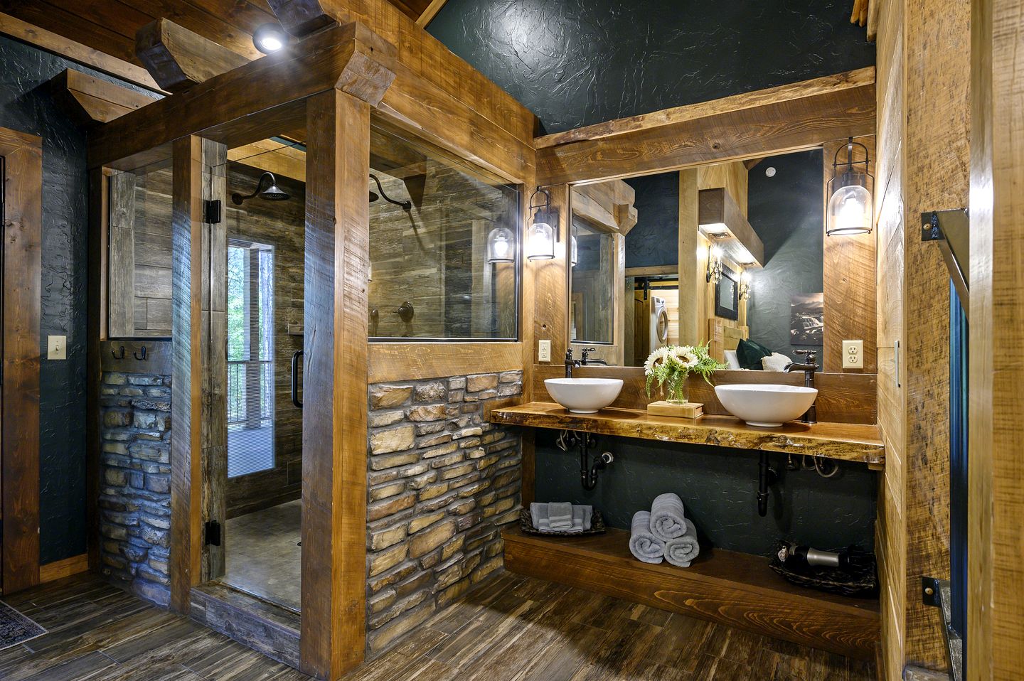 Secluded Cabin with Hot Tub Perfect for a Romantic Getaway in the Ouachita Mountains