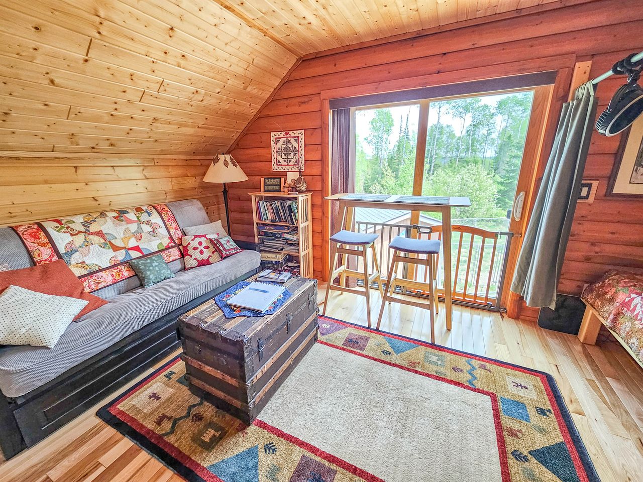 Incredible Guest Suite - Unique Off-Grid Lodging Experience with Sled Dogs in Minnesota