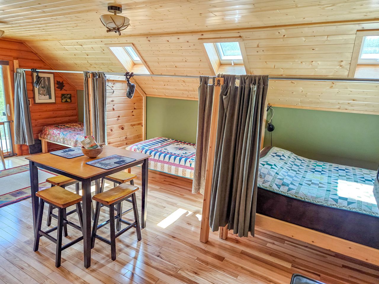 Incredible Guest Suite - Unique Off-Grid Lodging Experience with Sled Dogs in Minnesota