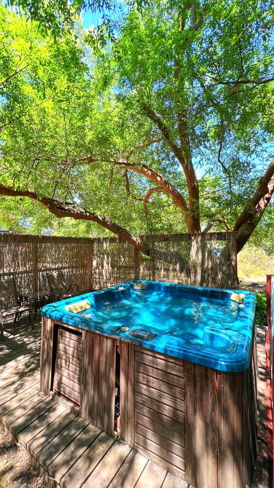 Lovely Cabin Retreat Ideal for Romantic Escape in Geyserville, California