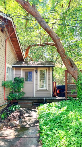 Cabins (United States of America, Geyserville, California)