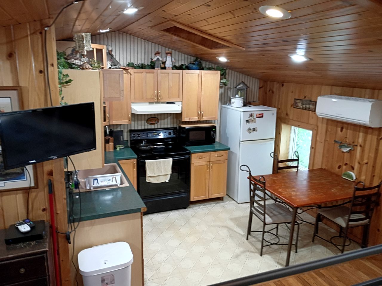 Cozy Riverside Cabin Rental with Fishing Access on Wolf River, Wisconsin