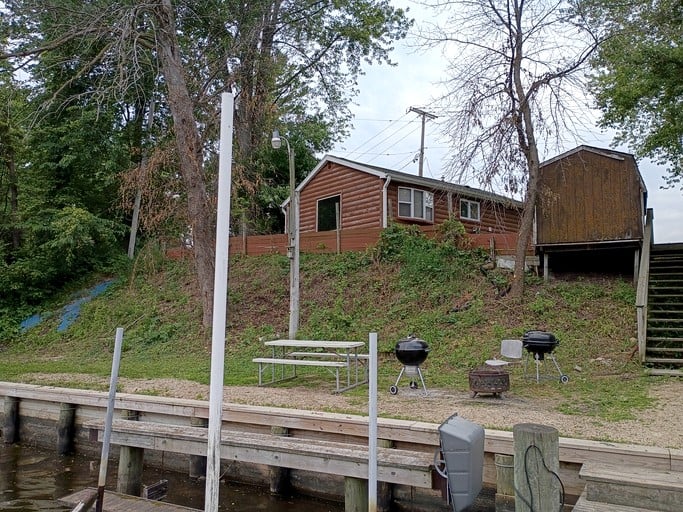 Cabins (United States of America, Fremont, Wisconsin)