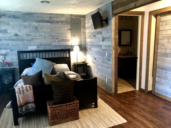 Cabins (Bellingham, United States)