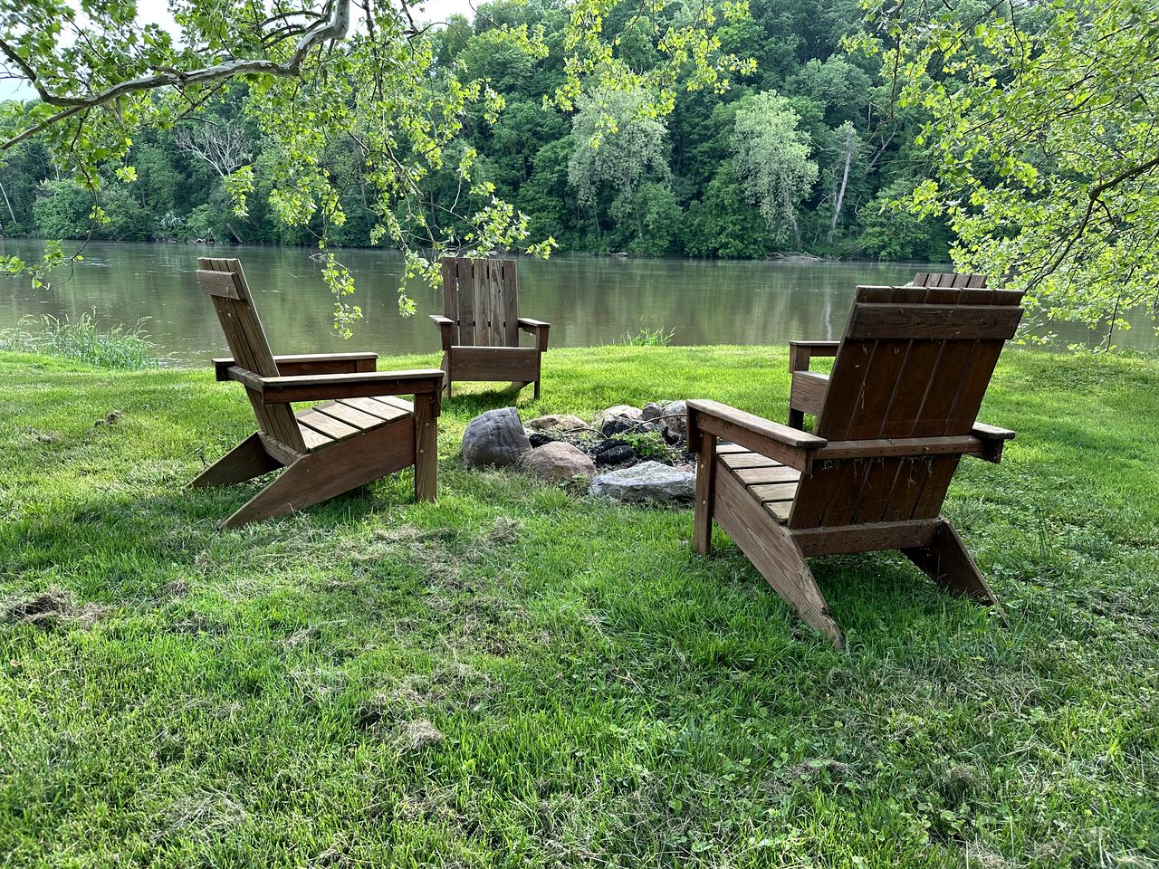 Luxurious Cabin Rental with Stunning Views and a Hot Tub in Shenandoah Valley, Virginia
