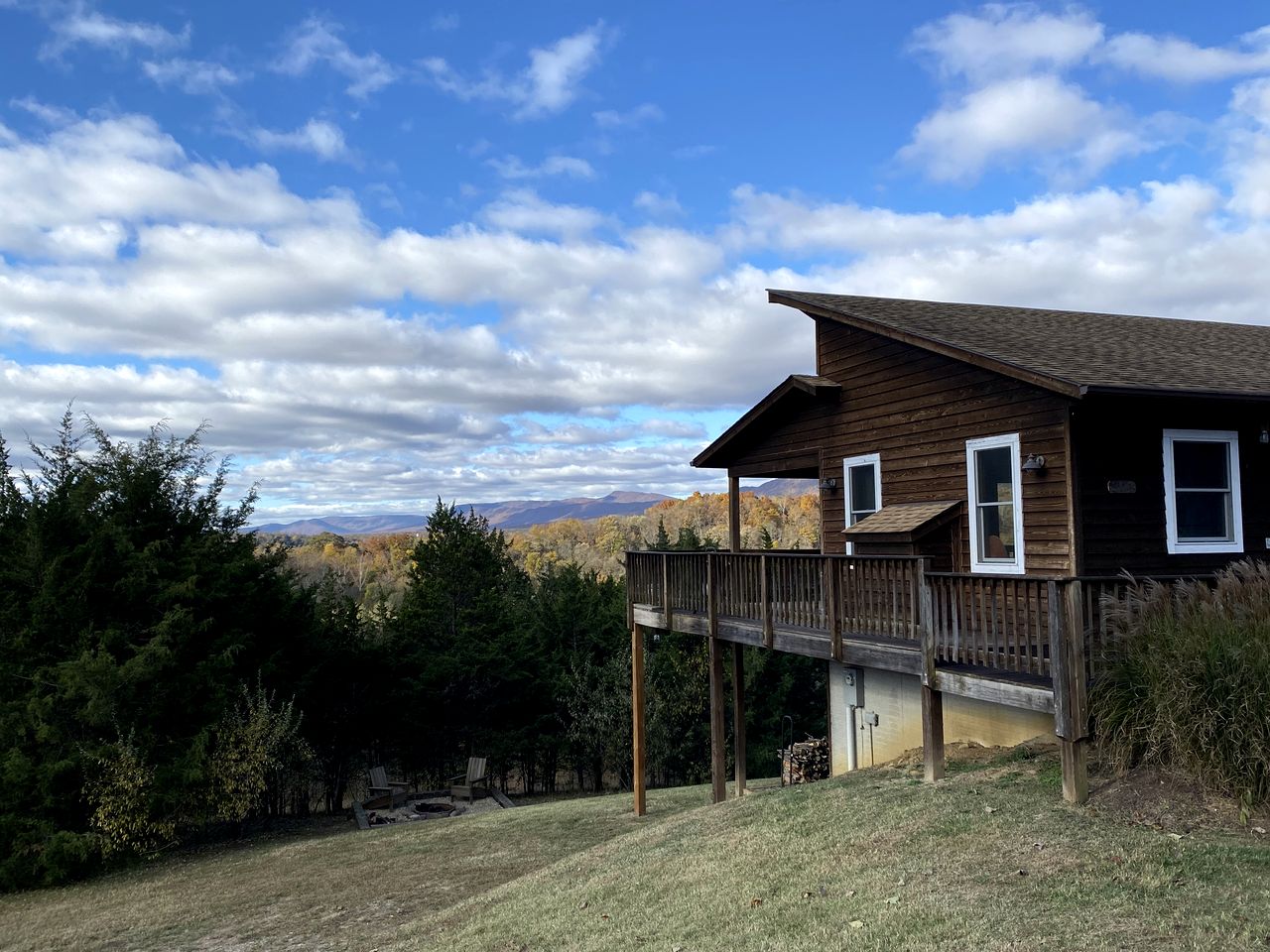 Luxurious Cabin Rental with Stunning Views and a Hot Tub in Shenandoah Valley, Virginia