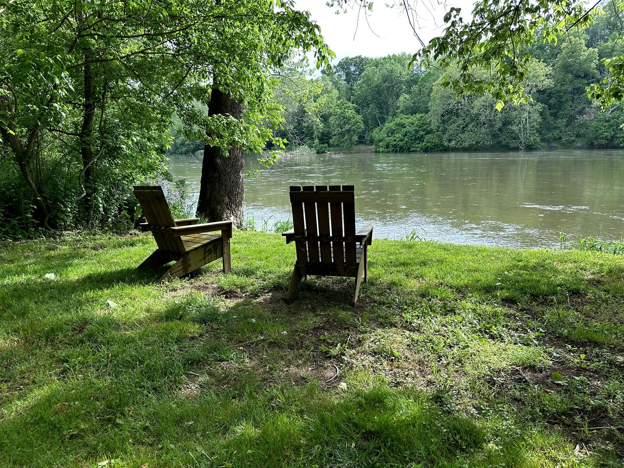 Luxurious Cabin Rental with Stunning Views and a Hot Tub in Shenandoah Valley, Virginia