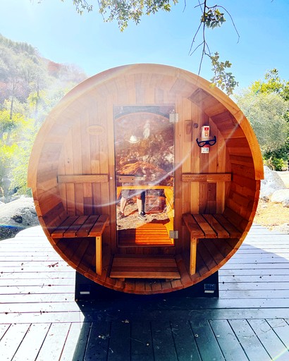 Barns (United States of America, Three Rivers, California)