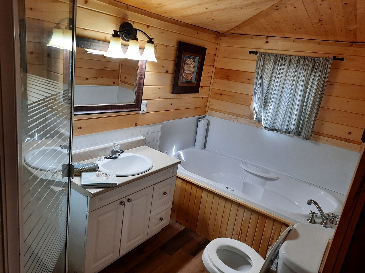 Charming Cottage With Breathtaking Views of Lake Nipissing, Ontario