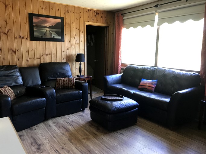 Cottages (Canada, Callander, Ontario)