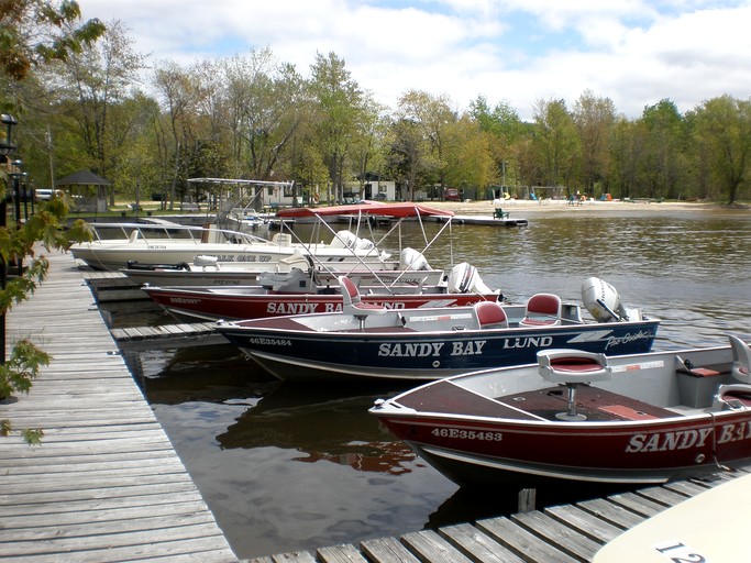 Cottages (Canada, Callander, Ontario)