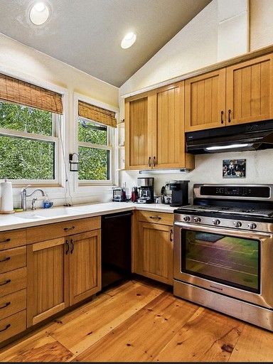 Cabins (United States of America, Orick, California)