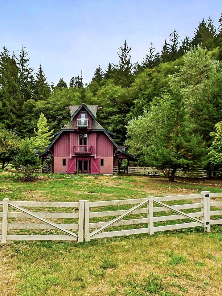 Cabins (United States of America, Orick, California)