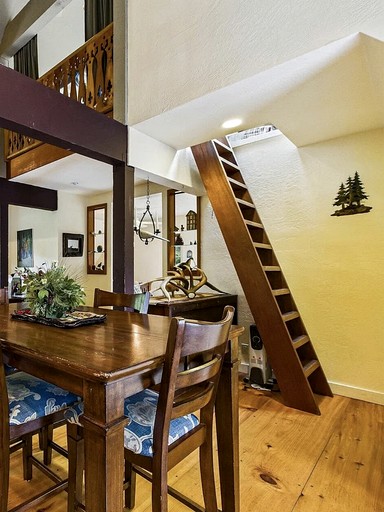 Cabins (United States of America, Orick, California)