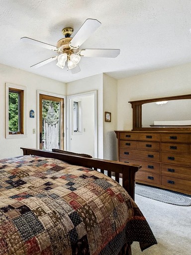 Cabins (United States of America, Orick, California)