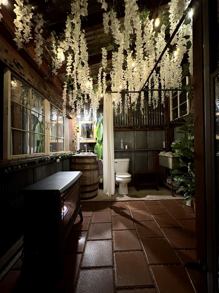 Tree House Glamping near Fall Creek Falls State Park and Chattanooga, Tennessee