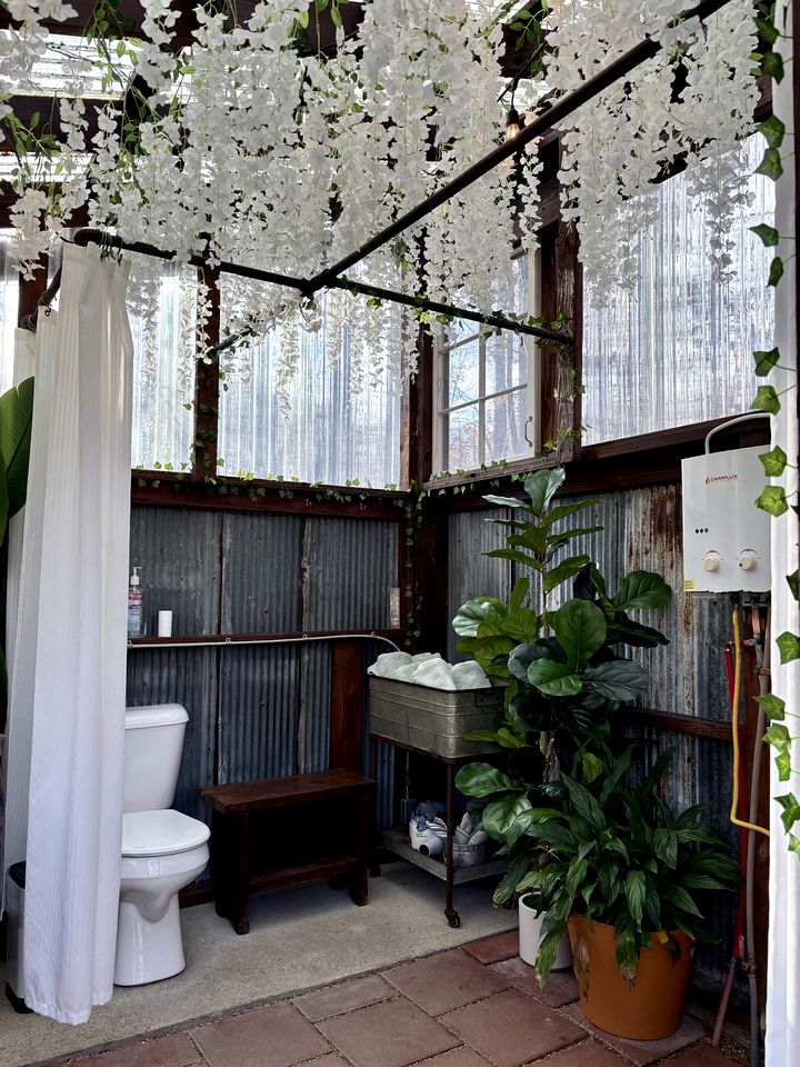 Tree House Glamping near Fall Creek Falls State Park and Chattanooga, Tennessee