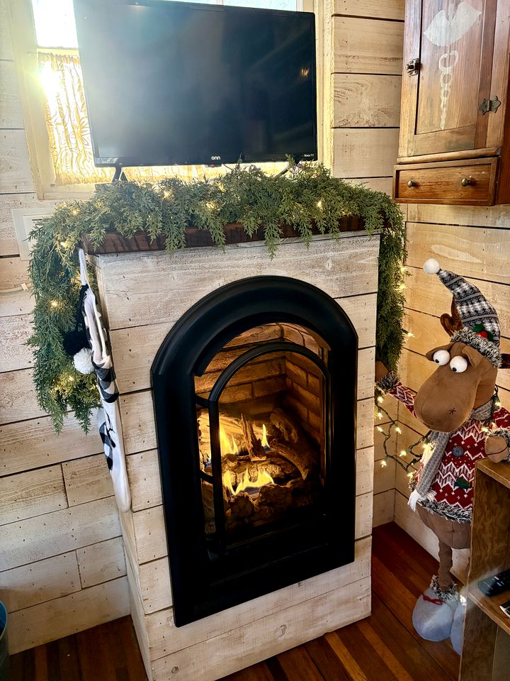 Tree House Glamping near Fall Creek Falls State Park and Chattanooga, Tennessee