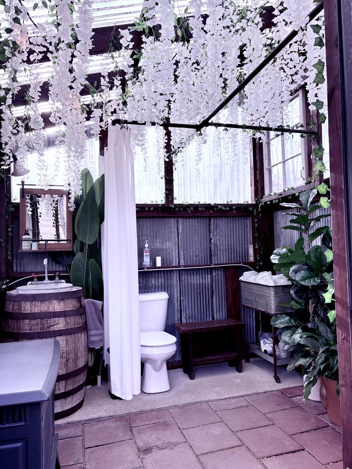 Tree House Glamping near Fall Creek Falls State Park and Chattanooga, Tennessee