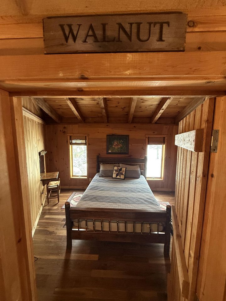 Upscale Rustic Cabin Surrounded by Spacious Pennsylvania Countryside near Pine Creek Gorge