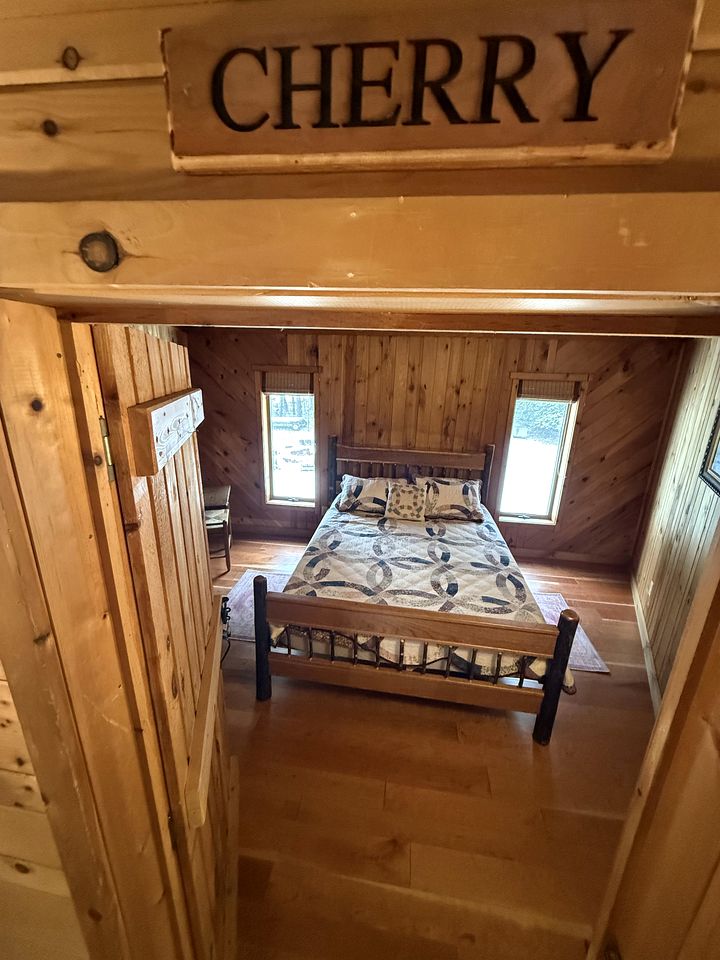 Upscale Rustic Cabin Surrounded by Spacious Pennsylvania Countryside near Pine Creek Gorge