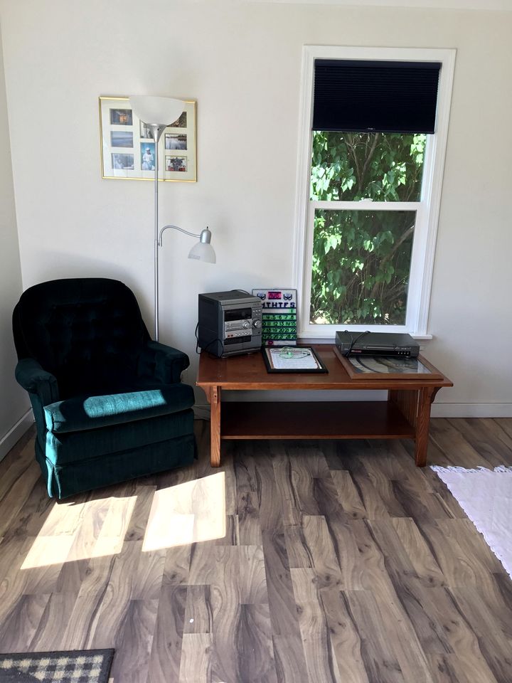 Riverside Cabin with Rare Claw-Foot Bathtub, Montana