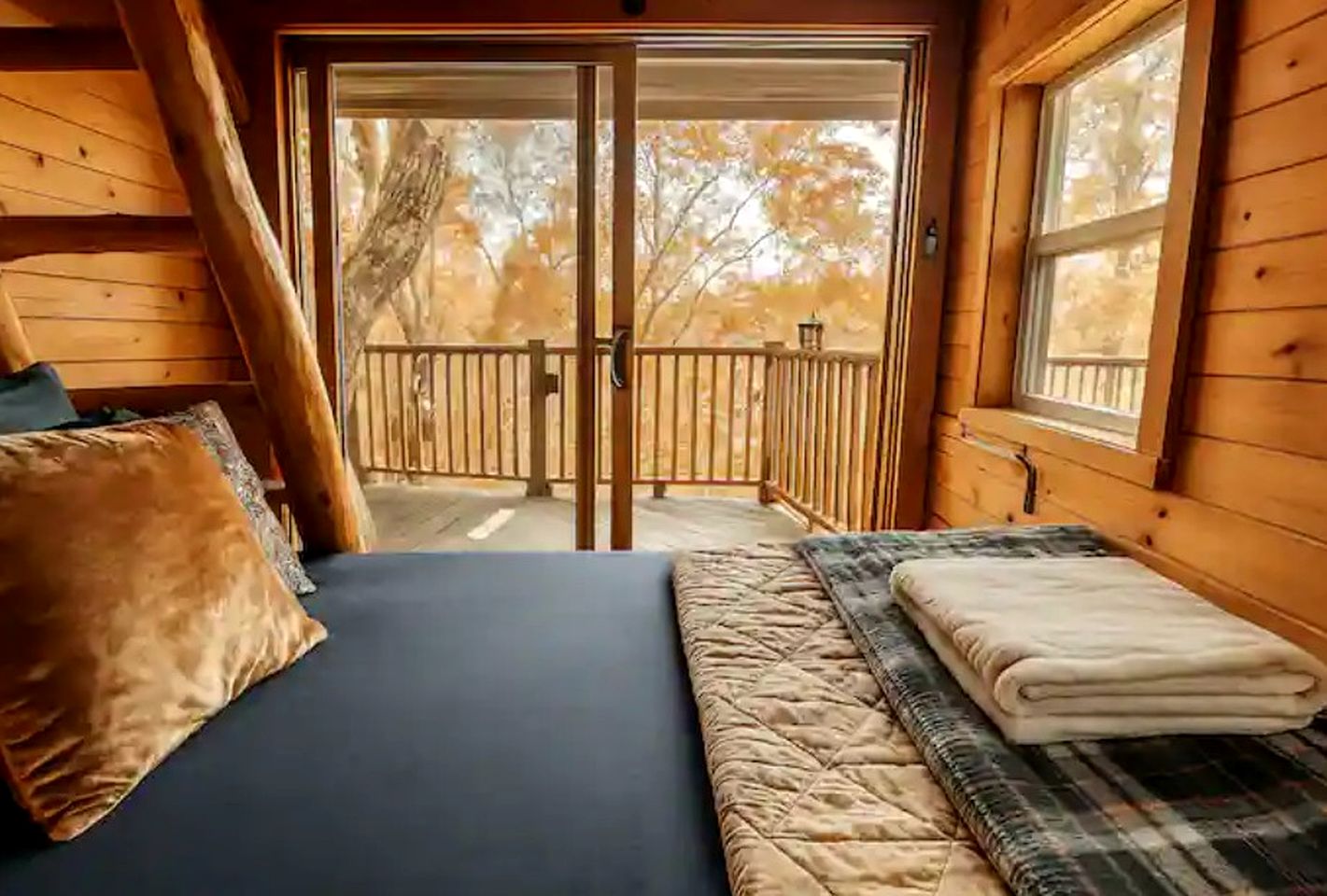 Stunning Tree House Tucked Away Among the Trees near Germantown, Kentucky