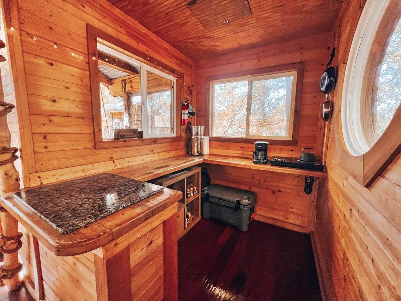 Stunning Tree House Tucked Away Among the Trees near Germantown, Kentucky