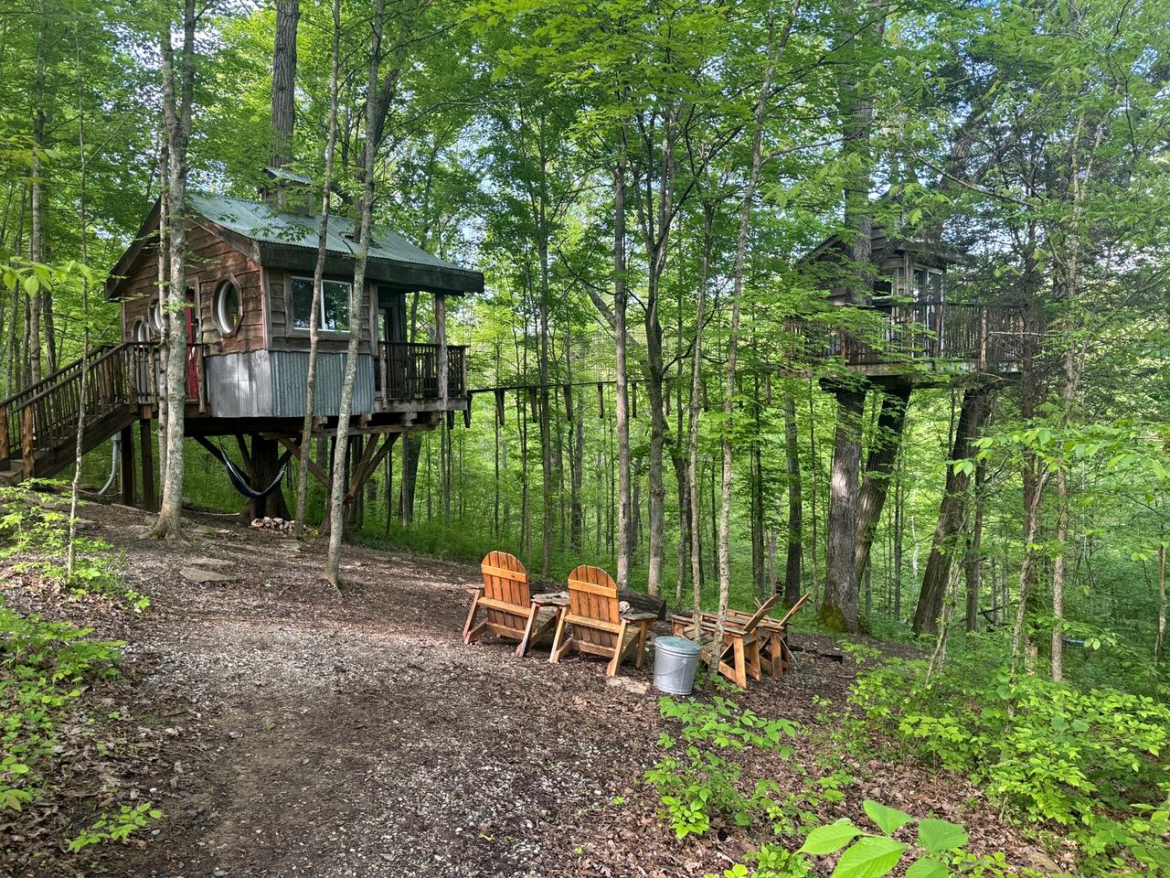Stunning Tree House Tucked Away Among the Trees near Germantown, Kentucky