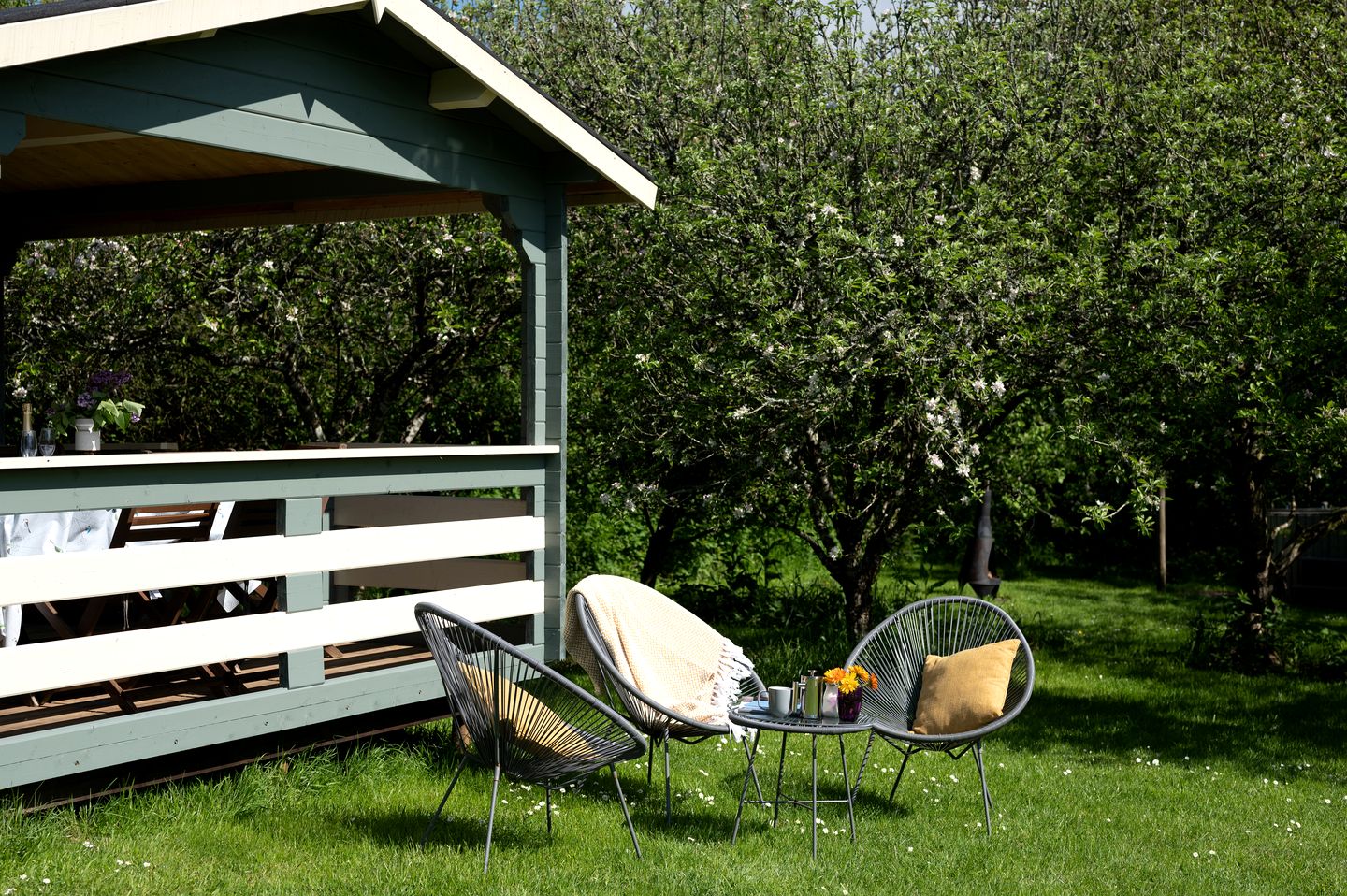 Charming Tiny House Rental with a Hot Tub in Cornwall, England