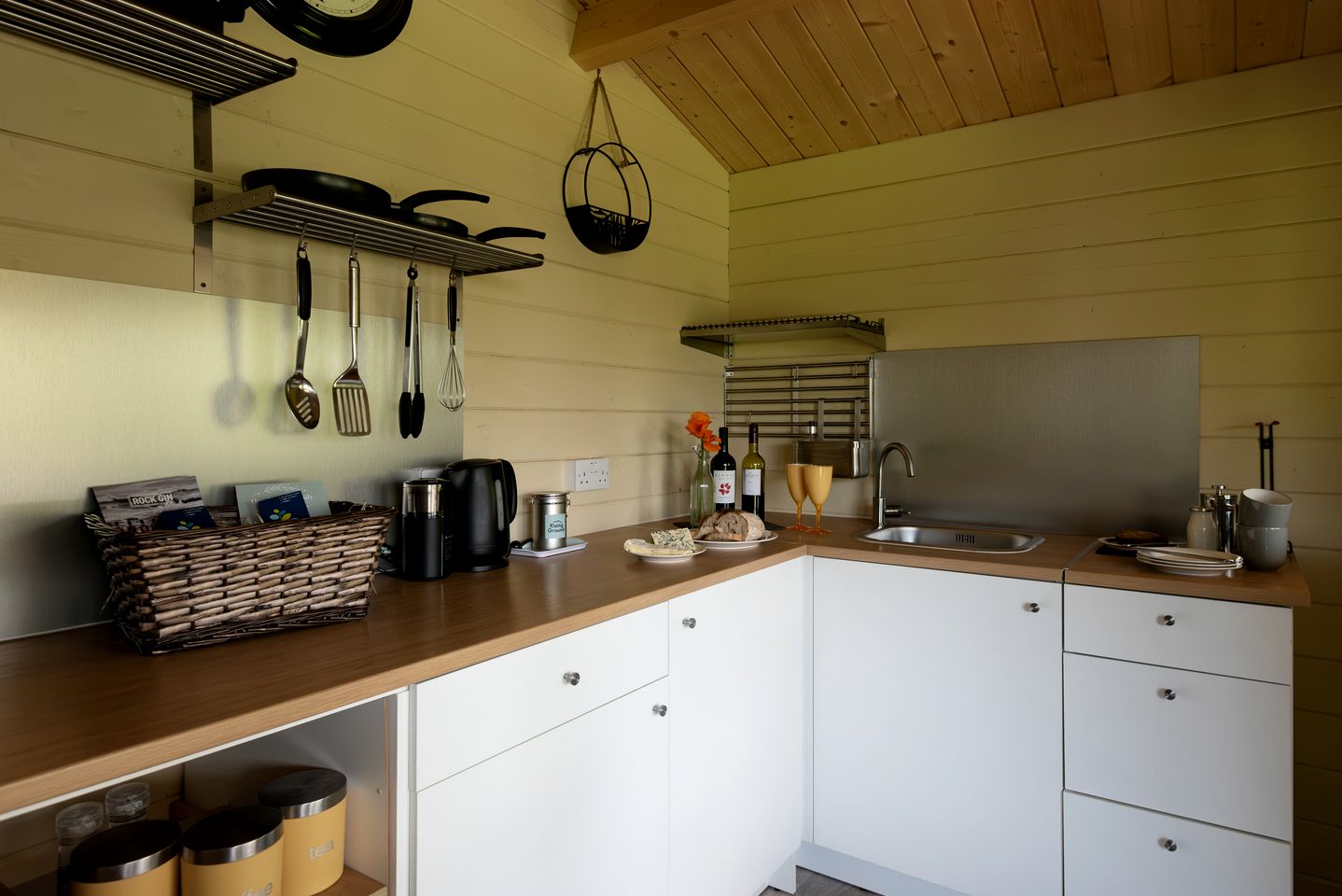 Charming Tiny House Rental with a Hot Tub in Cornwall, England