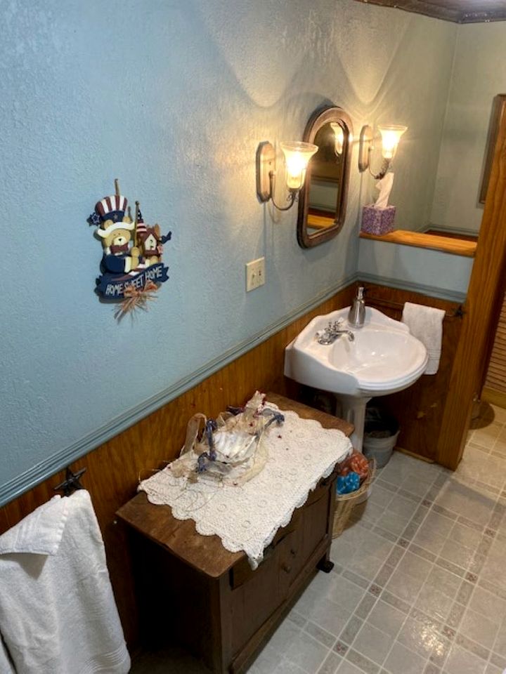 Lovely Creekside Vacation Rental for a Country Honeymoon in Fredericksburg, Texas