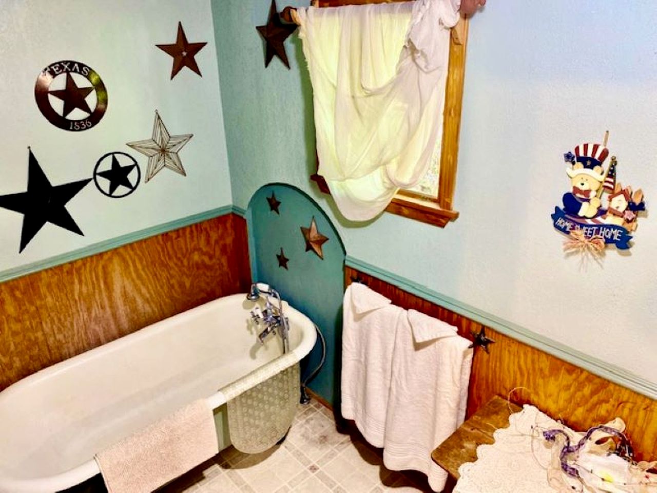 Lovely Creekside Vacation Rental for a Country Honeymoon in Fredericksburg, Texas