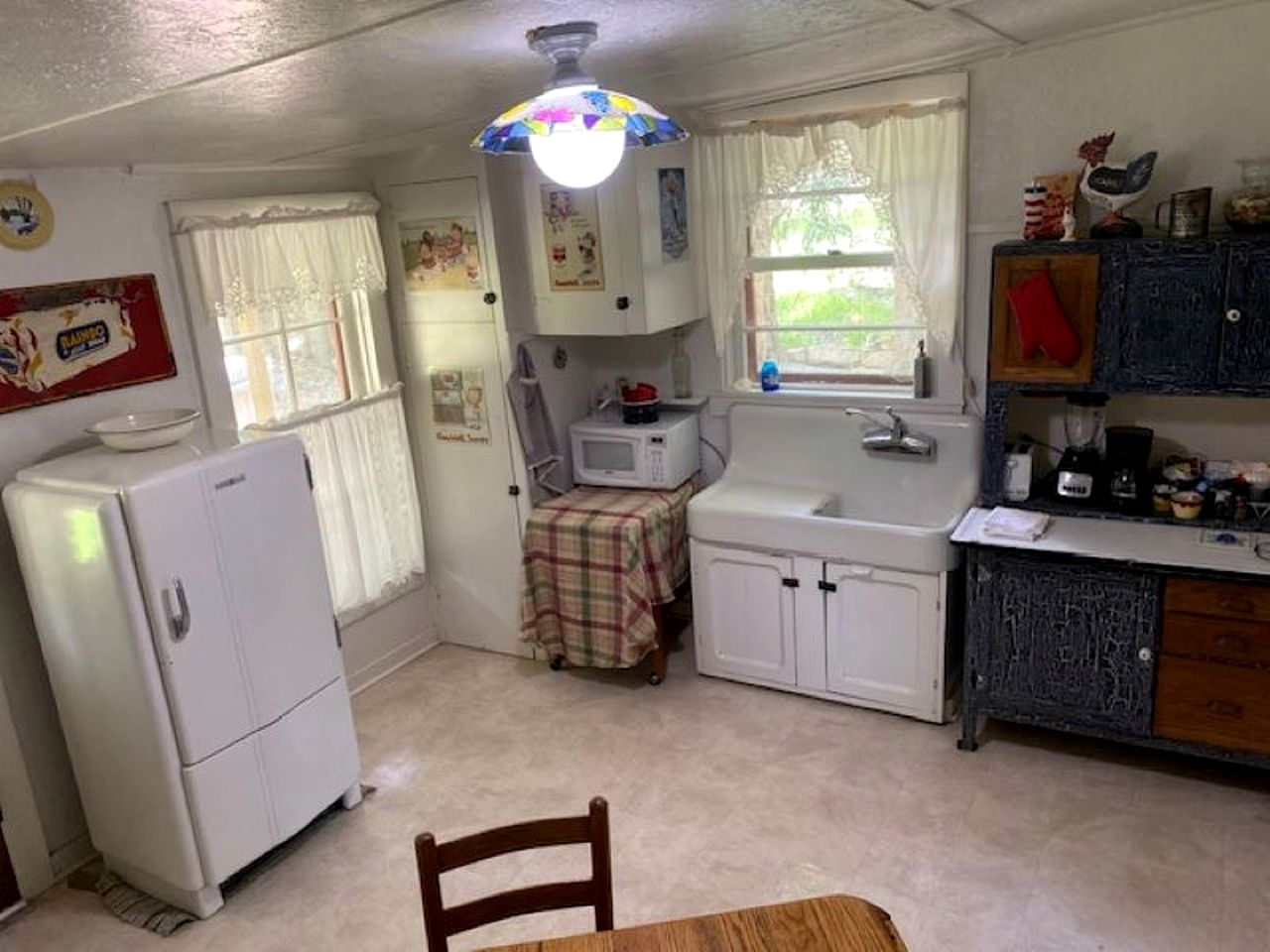 Lovely Creekside Vacation Rental for a Country Honeymoon in Fredericksburg, Texas